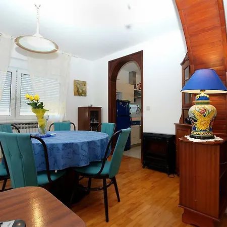 Apartment House Dubravka 1946 *