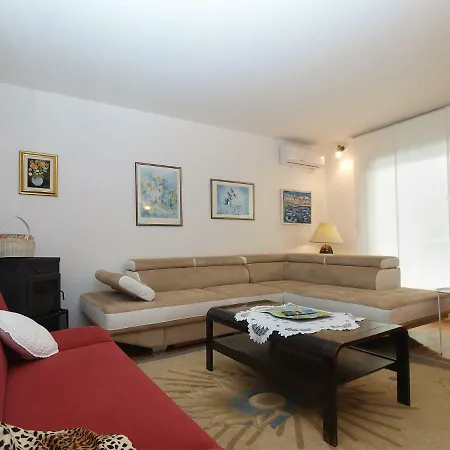 Apartment House Dubravka 1946 *