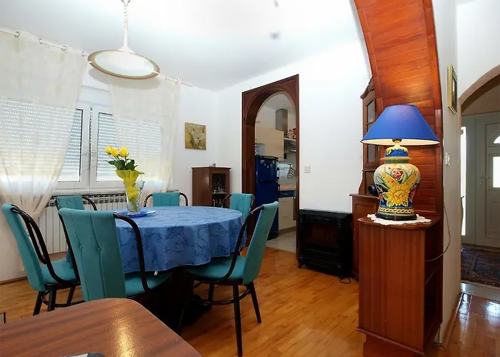 Apartament House Dubravka 1946 *