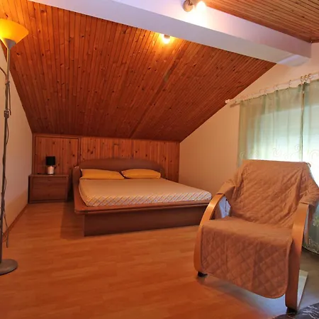 House Dubravka 1946 Apartment