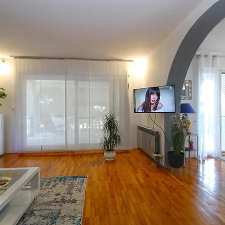 House Dubravka 1946 Apartment