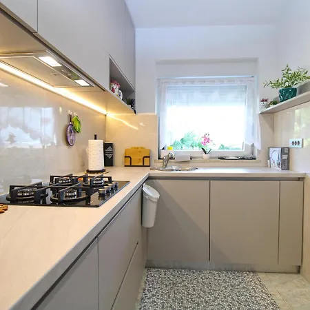 Apartment House Dubravka 1946 Pula