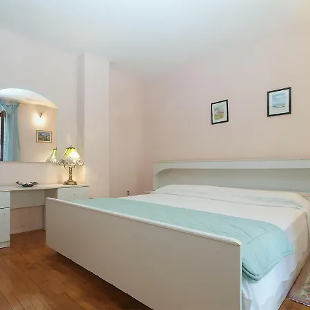 House Dubravka 1946 풀라