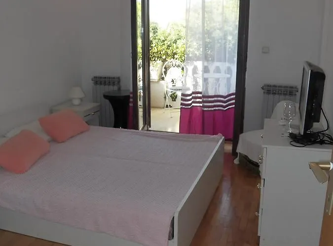 House Dubravka 1946 Апартаменти