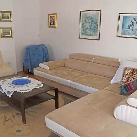 House Dubravka 1946 * פולה