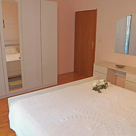 House Dubravka 1946 דירה