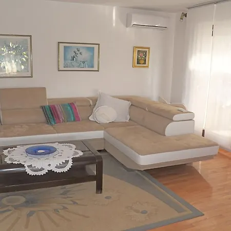 House Dubravka 1946 Apartman *